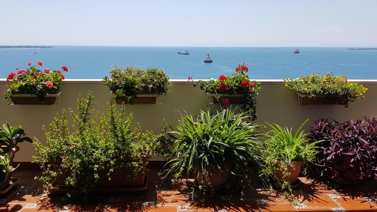 Ferienwohnung Amanda'S Panorama Taranto Exterior foto
